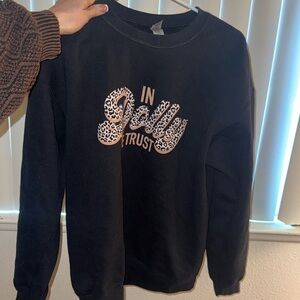 In Dolly, we trust sweatshirt